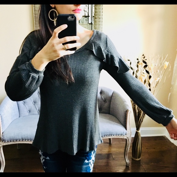 ✨NEW✨Adorable Ruffle Top - Picture 6 of 7